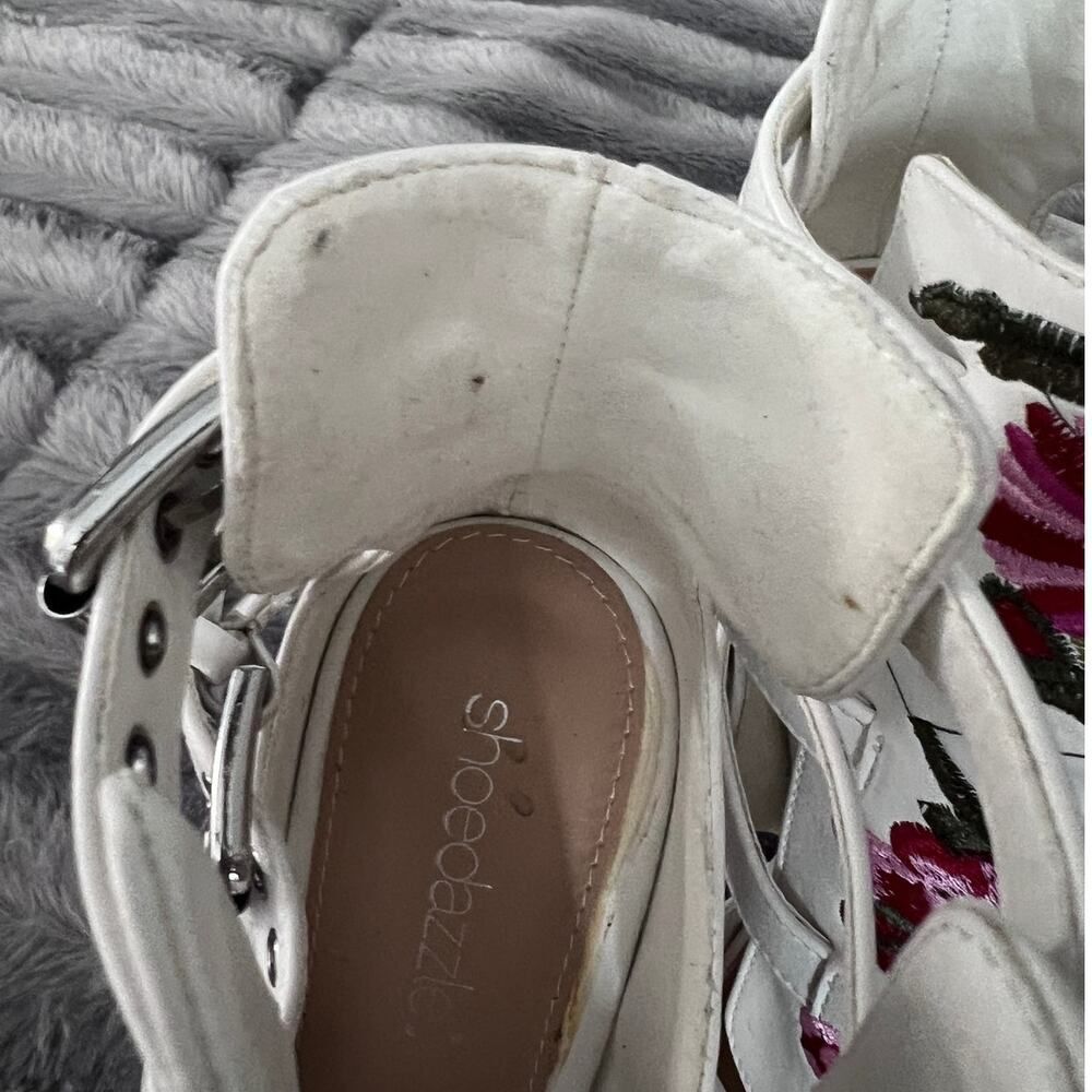 Shoedazzle White Multicolored Floral Embroidered Liza Booties Size 5.5 - Picture 9 of 11